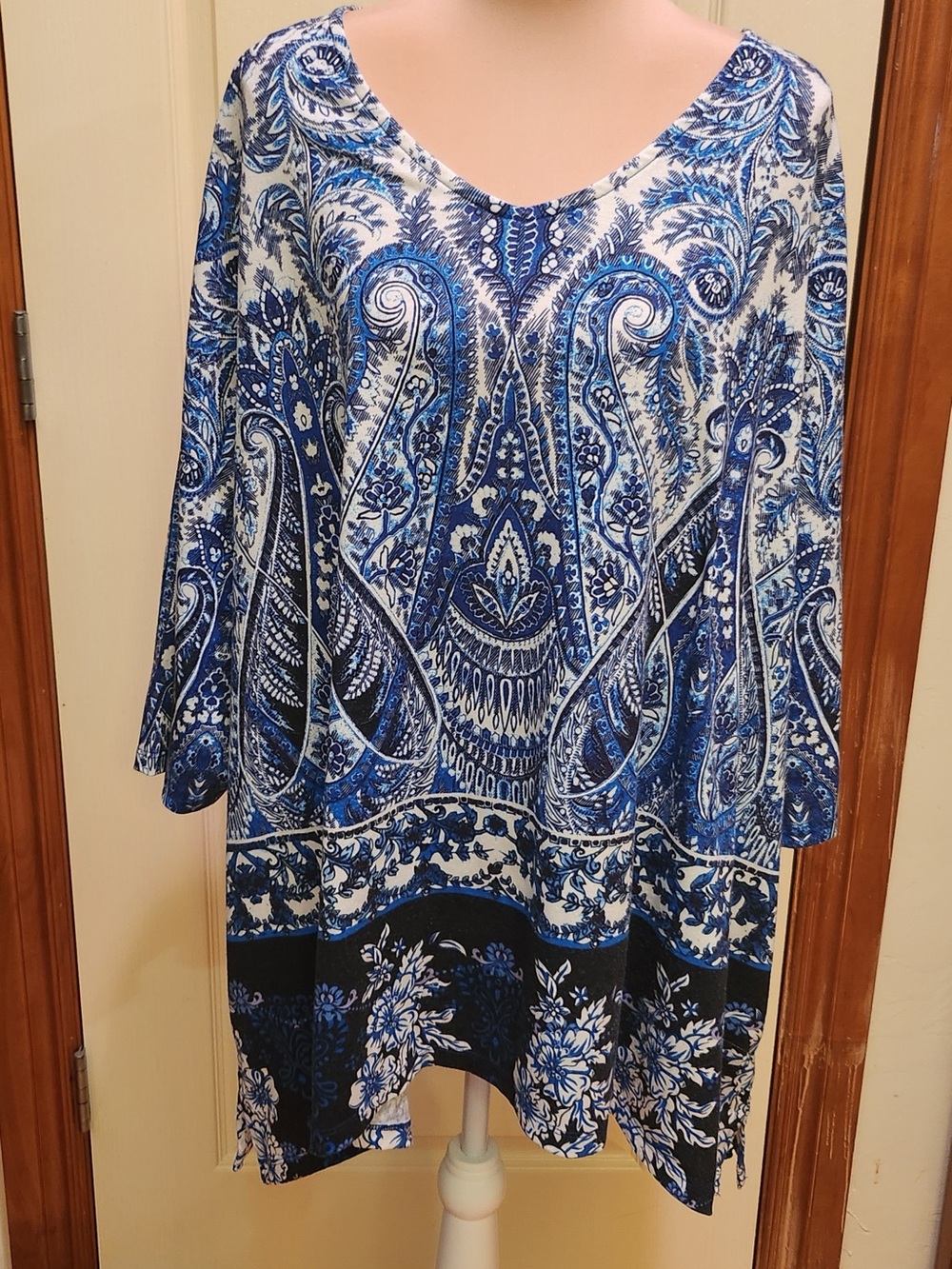 Catherines Blue and White Paisley Tunic Top with Contrast Border Trim 2X 22/24W